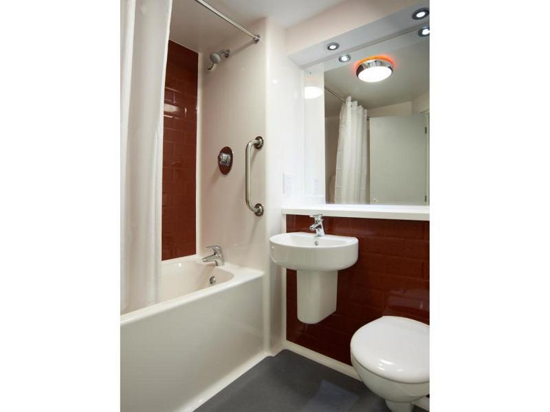 Travelodge Teddington 3* Londra