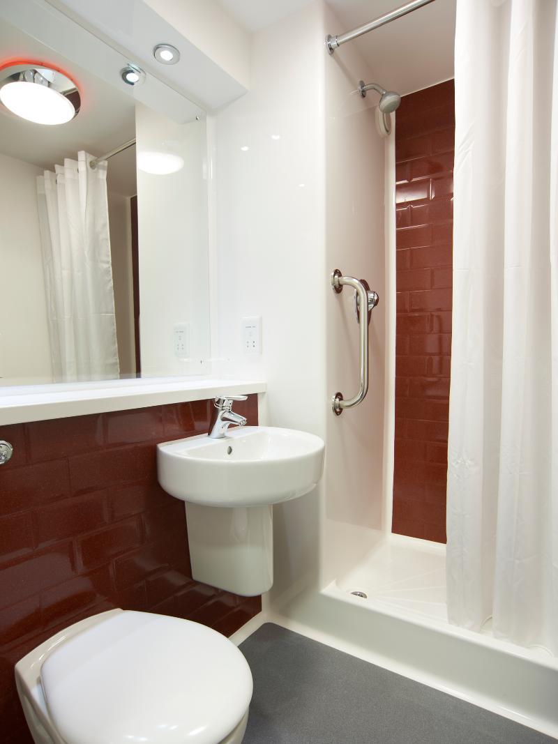 Travelodge Teddington 3* Londra